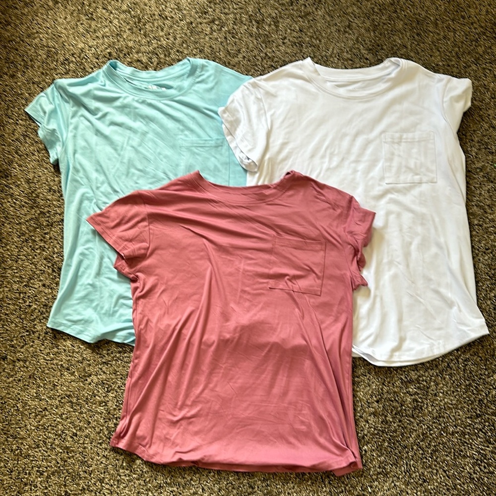 BRAND NEW NEVER WORN Pack of 3 Solid Colored Tshirts, Medium